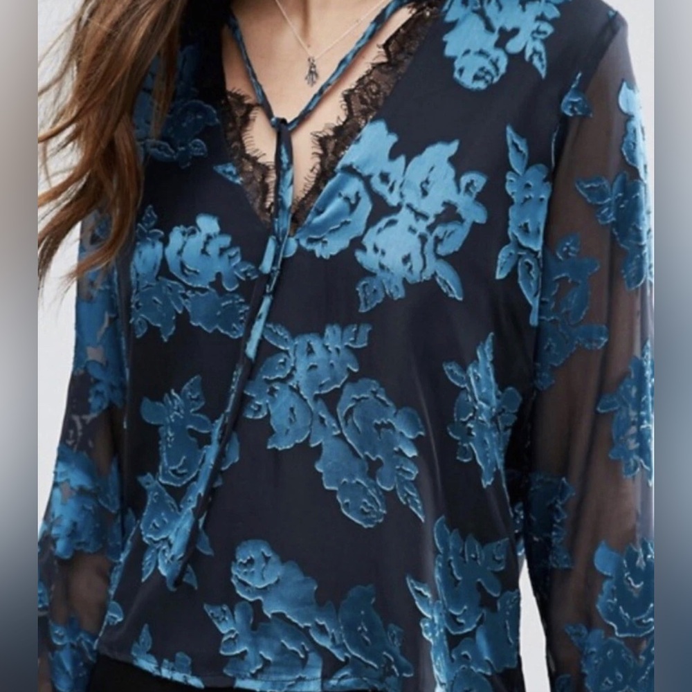 Lovers + Friends Women’s Floral Sheer Blouse with Lace Trim size Medium